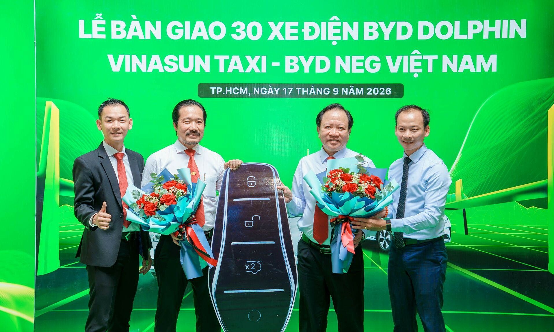 BYD NEG delivers 30 dolphin vehicles to Vinasun