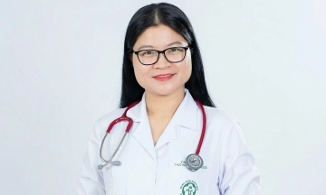Female doctor at Bach Mai hospital appointed ambassador for international cancer treatment fund