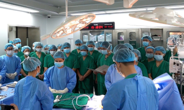 Female medical staff, brain-dead, donates organs, saving three lives