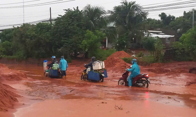 Heavy rain causes multiple landslides on national highway in Lam Dong