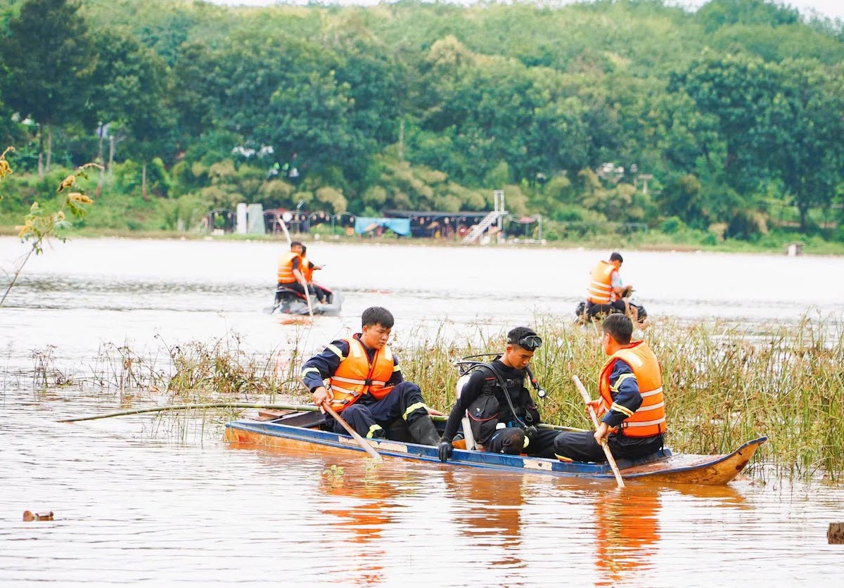 Body of female driver swept away by flood found in Dong Nai