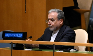 Iranian lawmakers threaten to impeach foreign minister