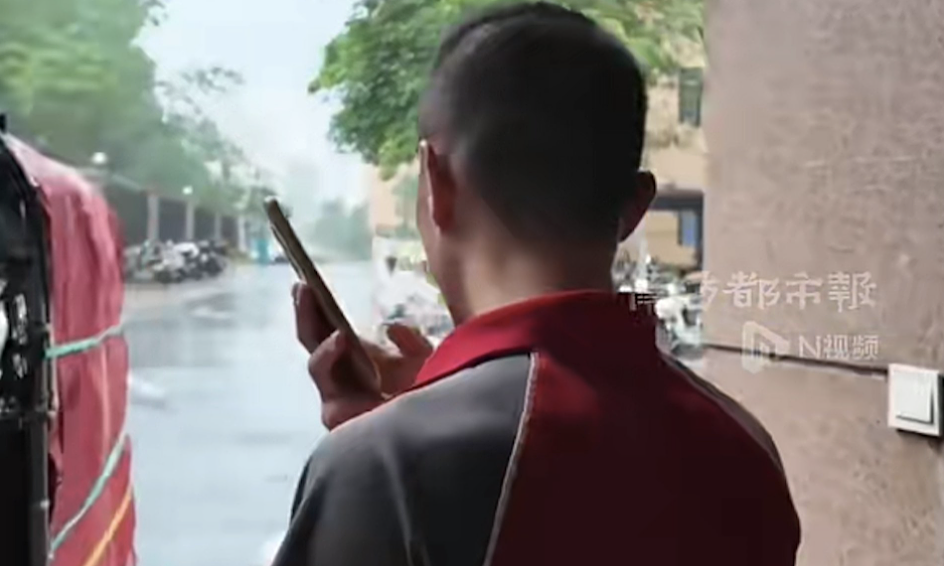 delivery man sued, ordered to pay compensation for helping fallen man on sidewalk