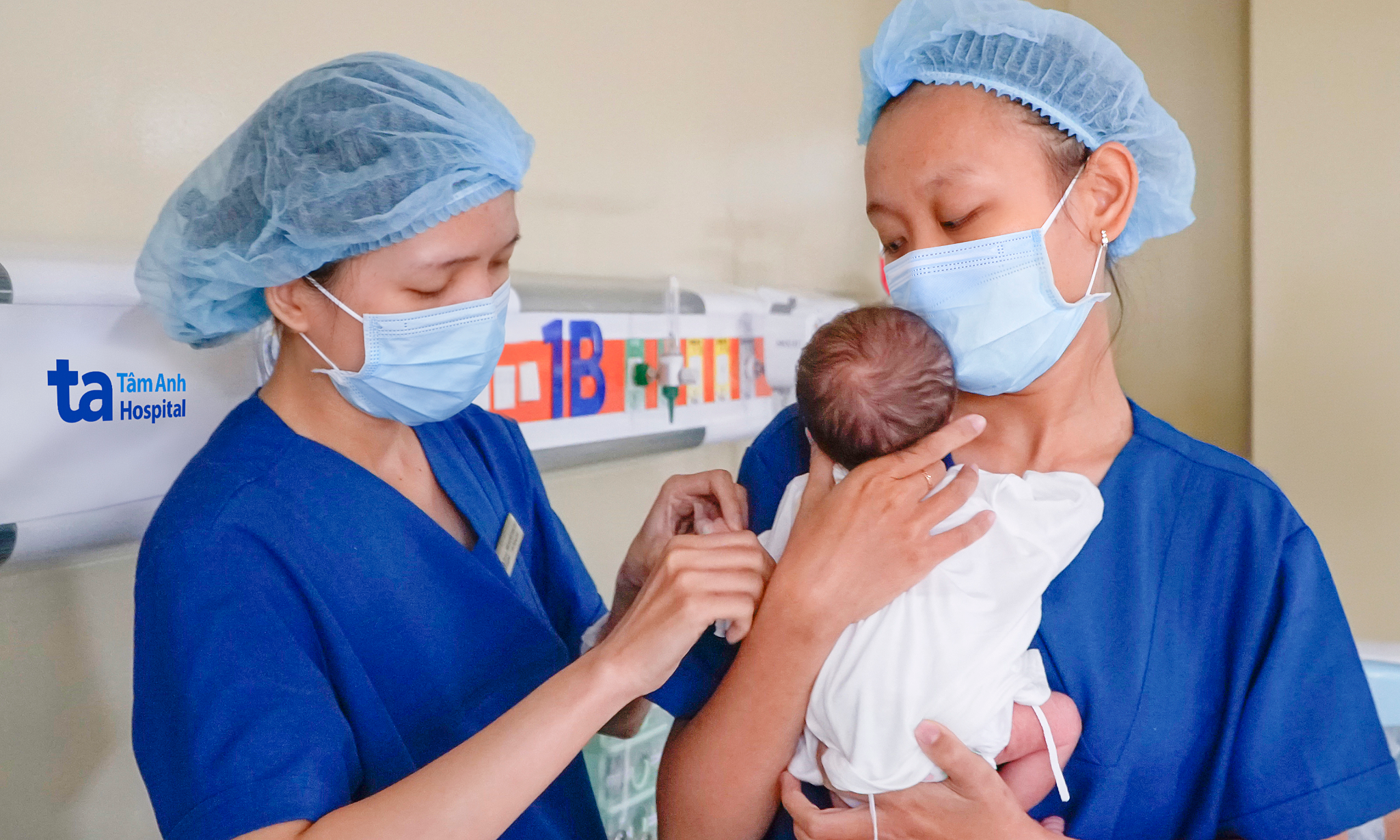 Baby boy develops pneumothorax 4 hours after birth