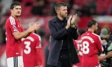 Man Utd sets record revenue but still loses over 60 million USD