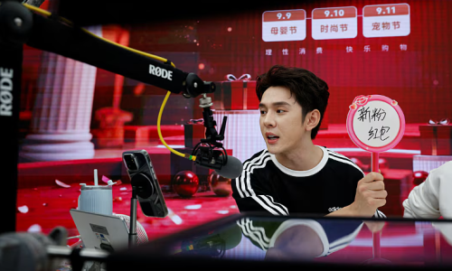 China's 'Lipstick King' unafraid of AI taking jobs