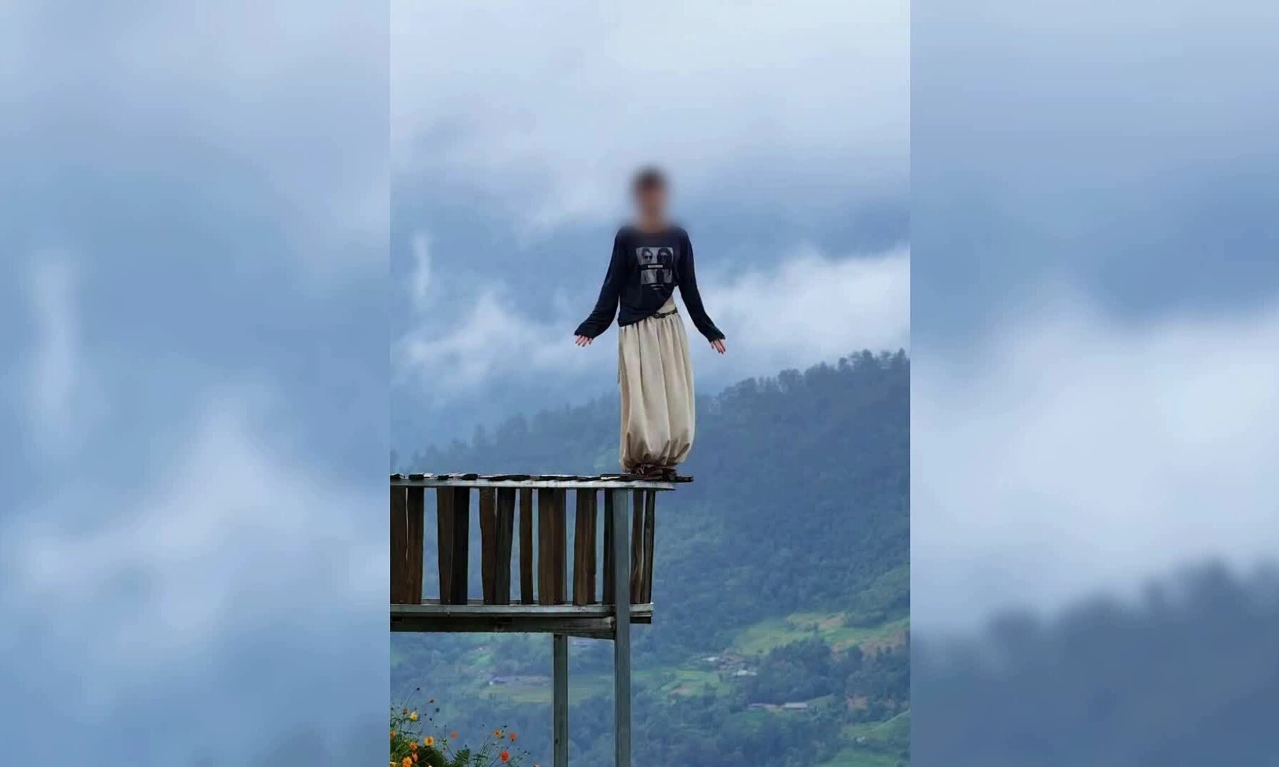 Daring acts for videos at Mu Cang Chai