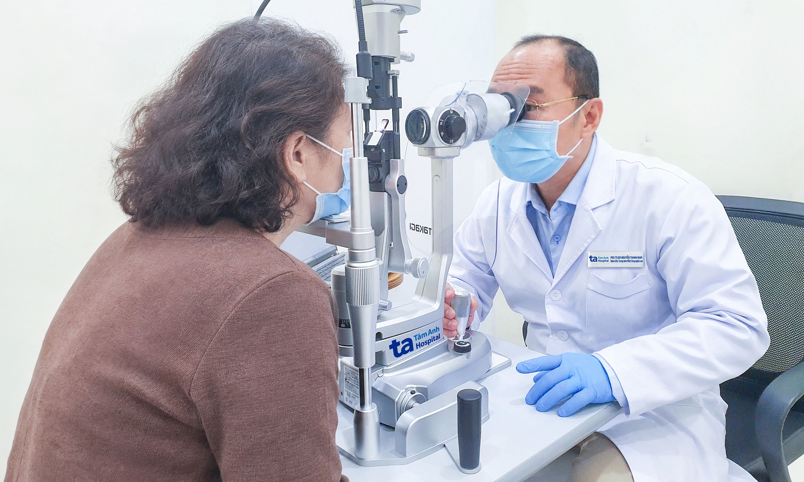 Can cataract and ptosis surgery be performed simultaneously?