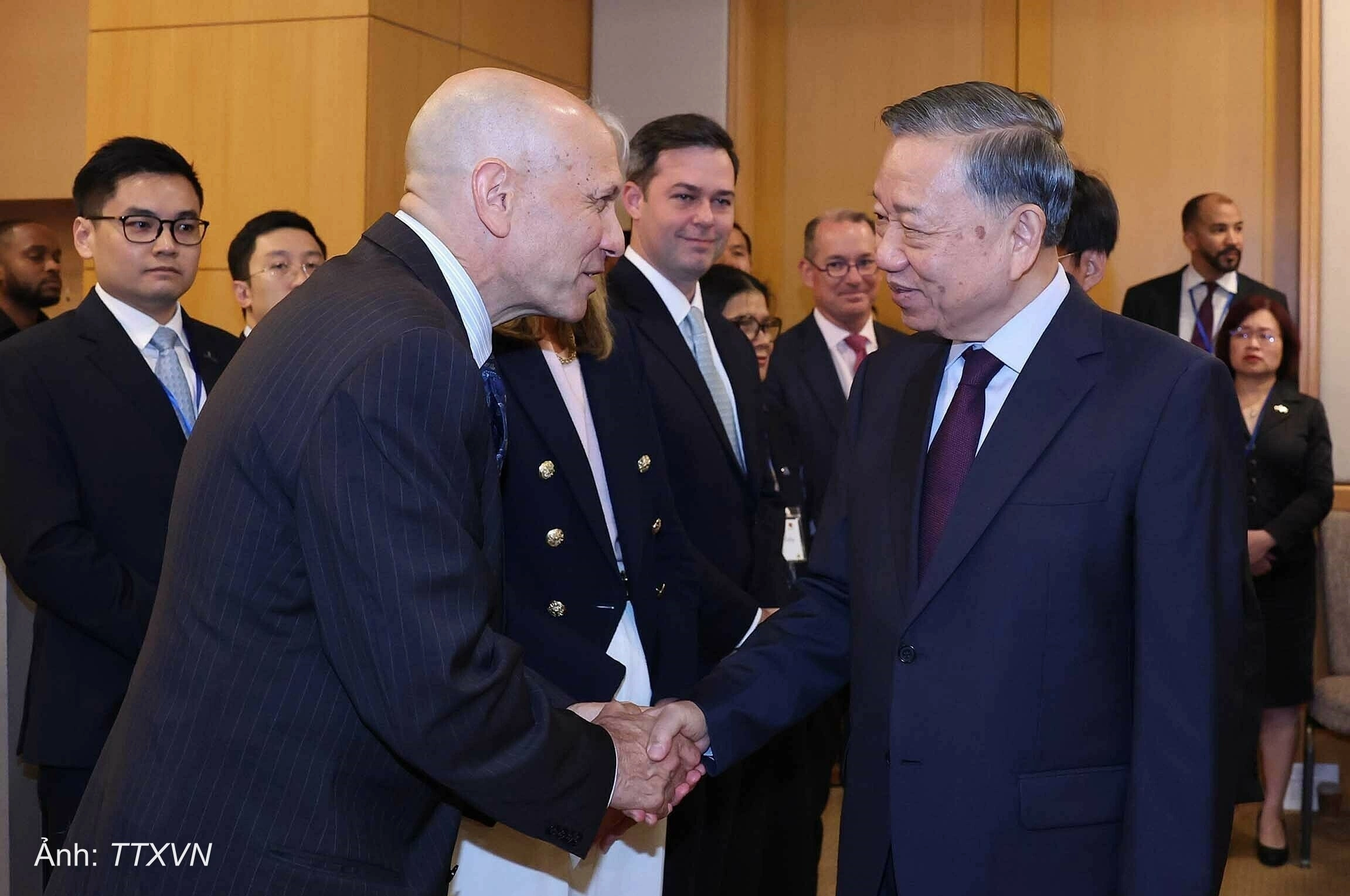 General Secretary and President proposes US businesses increase cooperation in energy, technology