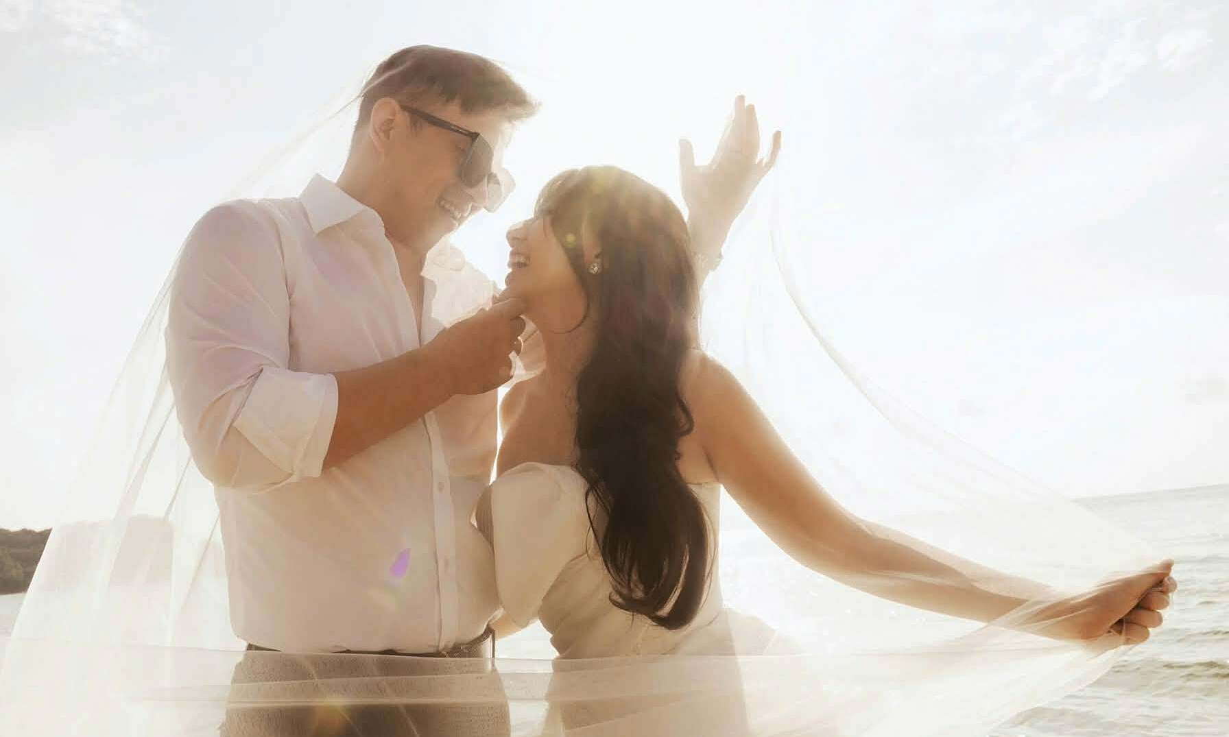 Designer Anh Thu's sunset wedding photos
