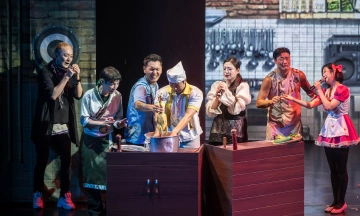 Korean artists in Vietnam compete with hip hop and chicken pho cooking