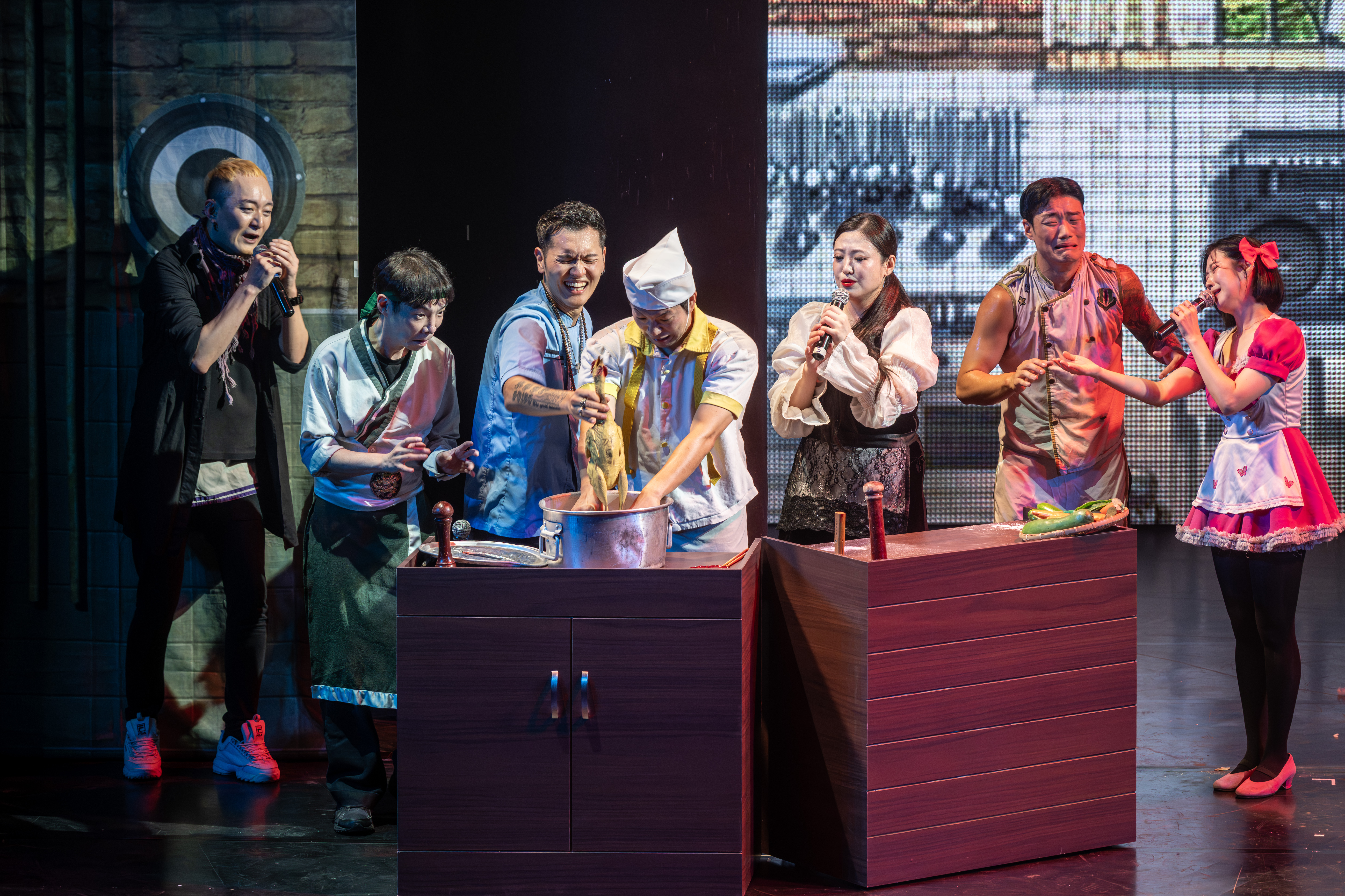 Korean artists in Vietnam compete with hip hop and chicken pho cooking
