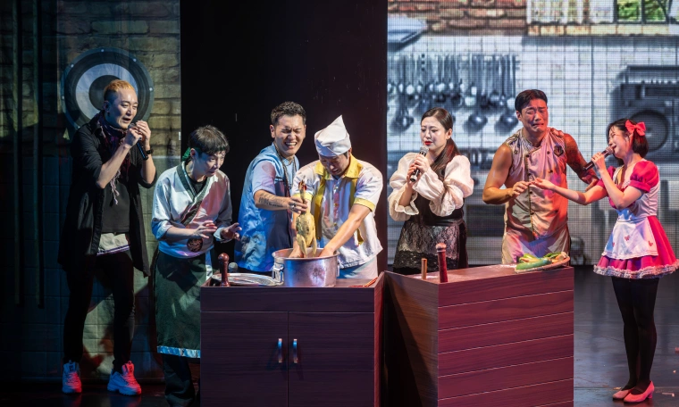 Korean artists in Vietnam compete with hip hop and chicken pho cooking