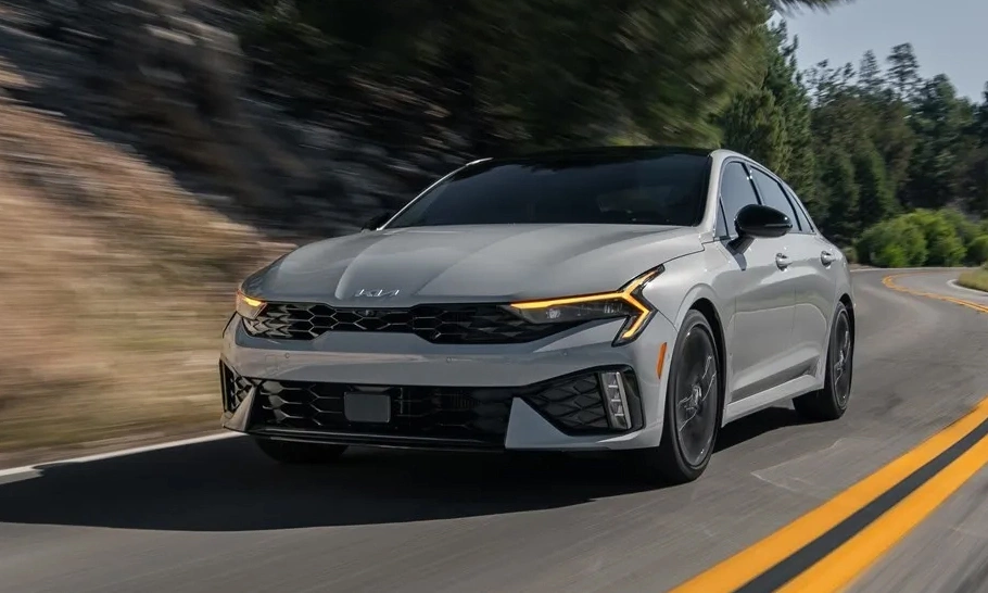 Kia K5 sees price increase, top trim discontinued