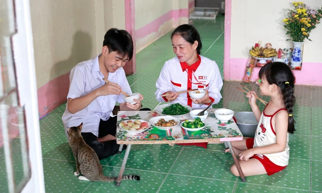 Yakult Lady - a flexible job for women raising young children