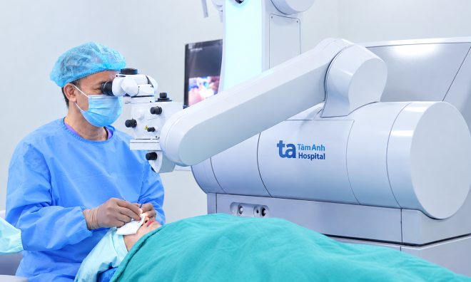 2-in-1 surgery treats myopia and presbyopia
