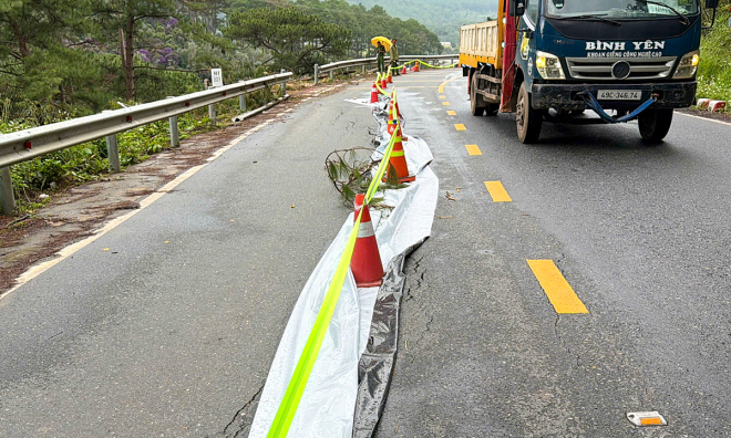 Mimosa pass, a gateway to Da Lat, has a 40 m long road crack