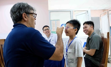 31 children with strabismus and eye movement disorders receive free surgery