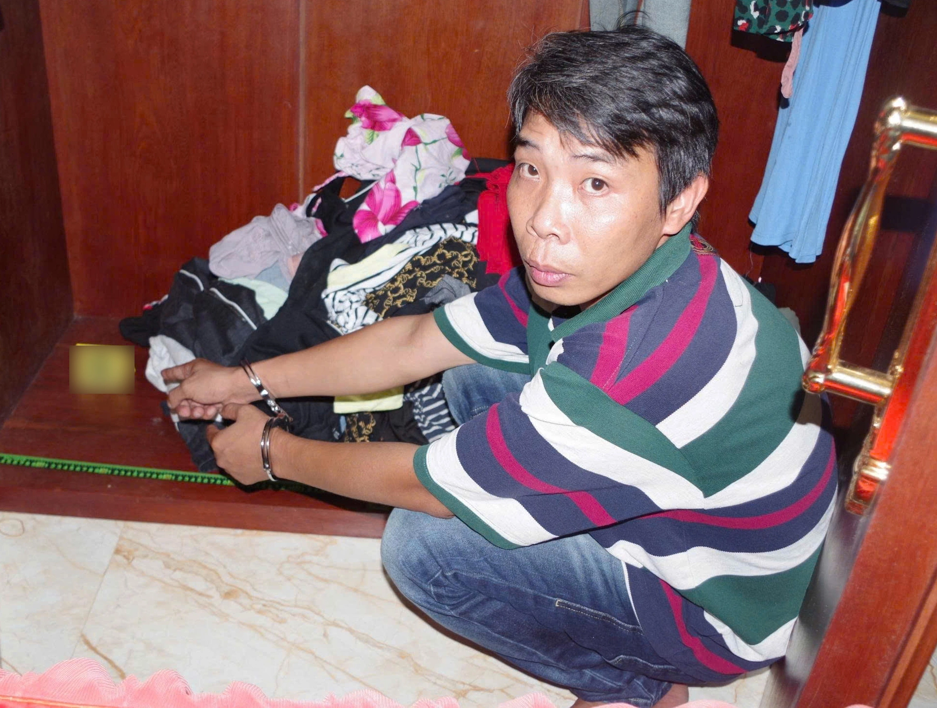 Theft of 2,4 billion VND from ex-wife