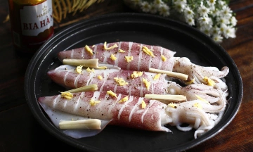 How long can cooked seafood be stored?