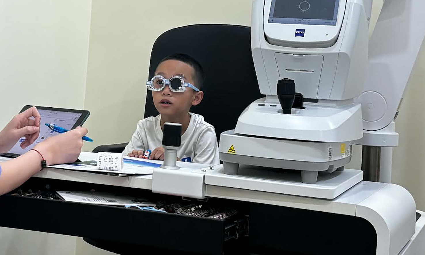 Four simple habits to protect your eyes