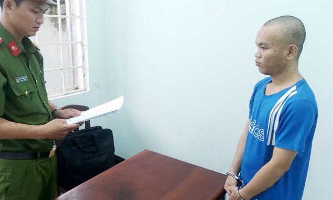 Man arrested for hitting traffic police major