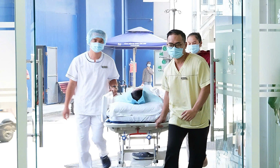 Should stroke patients be placed on their side during first aid?