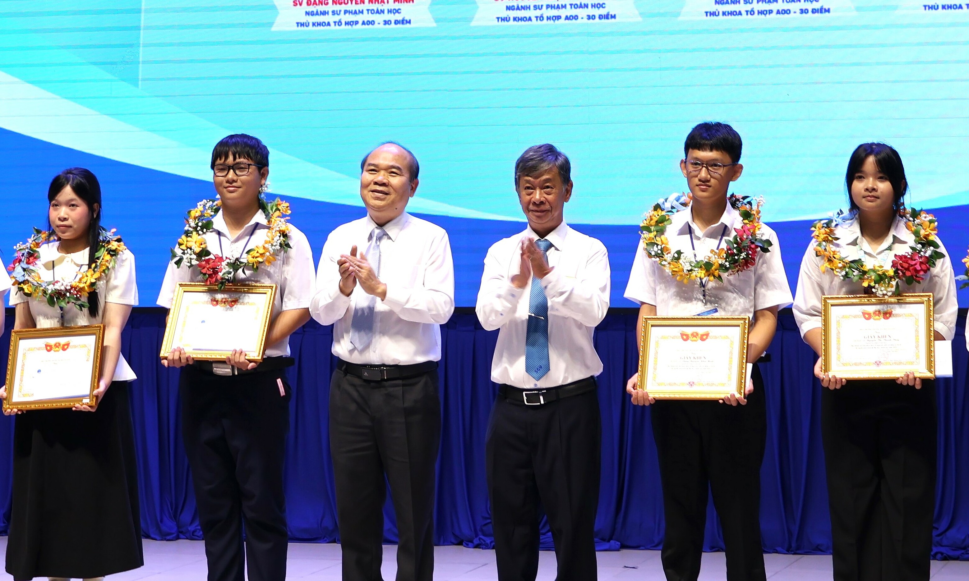 17 top scorers achieve perfect 30/30 scores in mathematics education