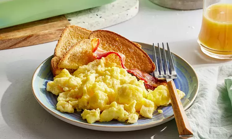 When to add salt to egg dishes?
