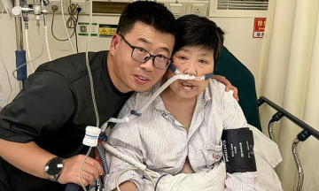 Son films mother's last 14 days battling leukemia