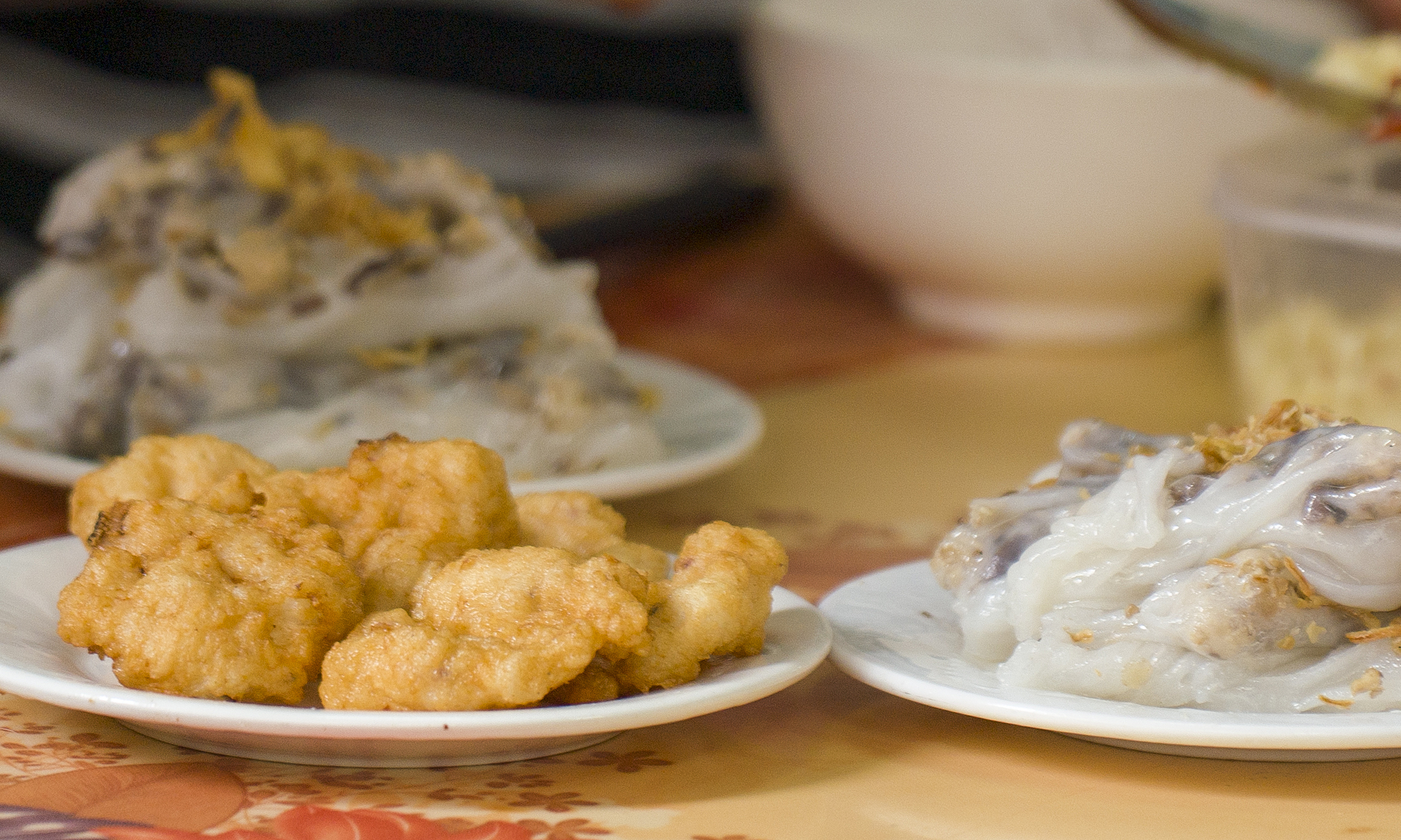 Ha Long's 30-year-old hand-pounded squid cake steamed roll shop