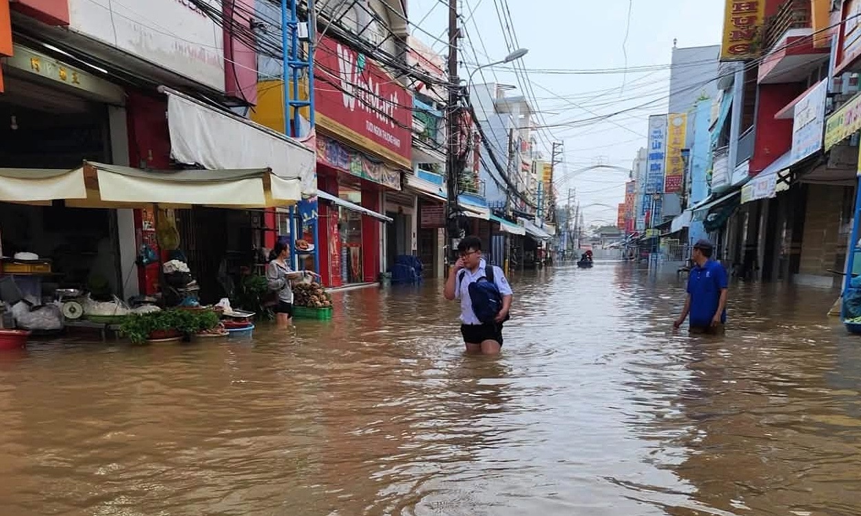 Ho Chi Minh City and Mekong Delta face year's highest tide