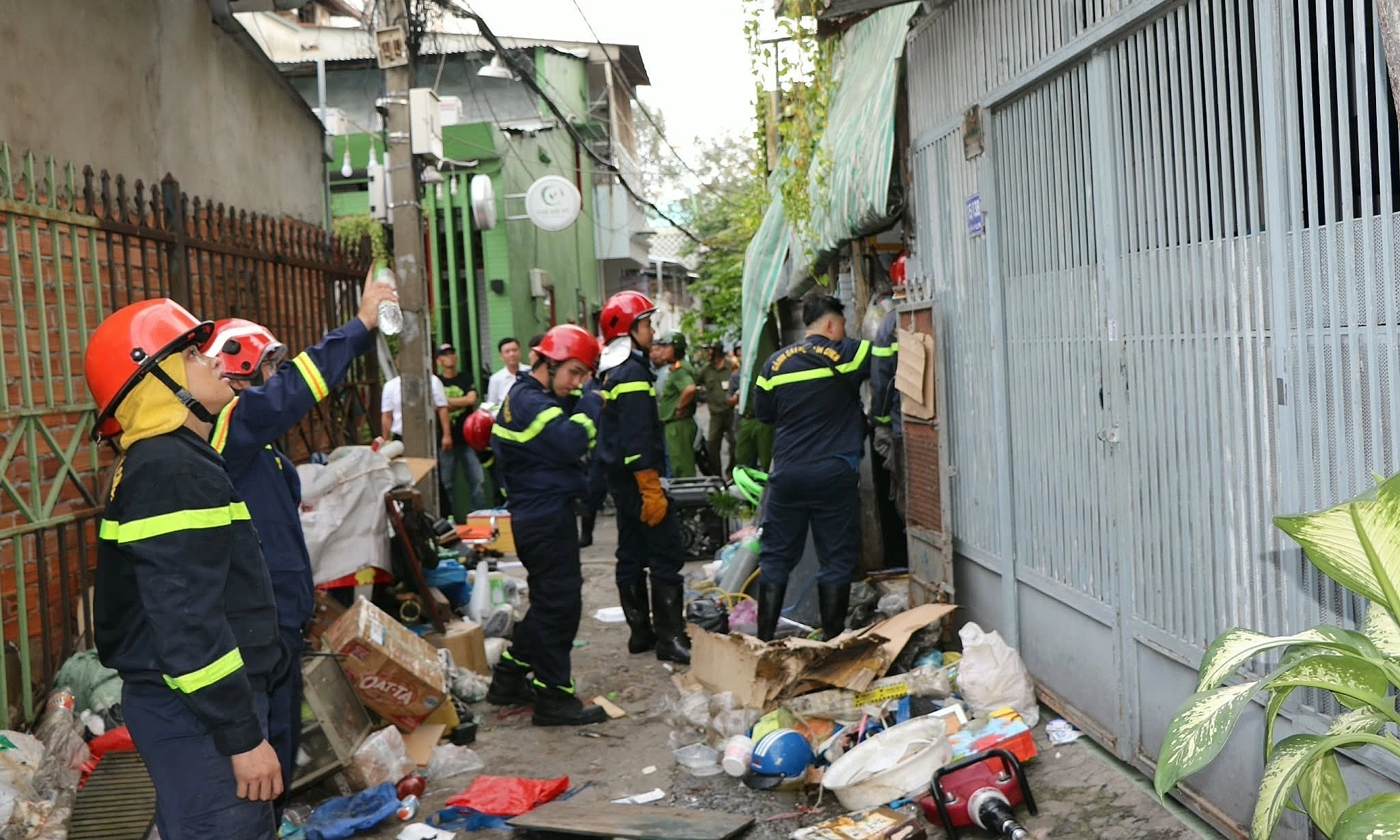 House collapses in TP HCM, three trapped