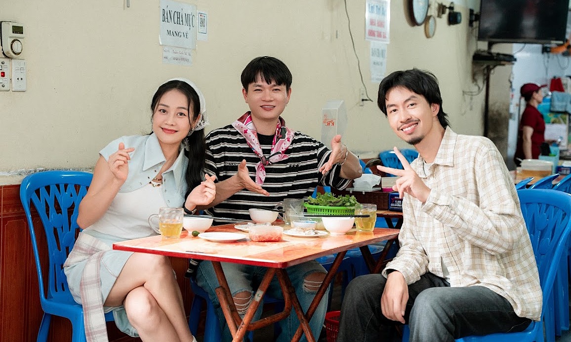 Stars captivated by Ha Long's culinary delights