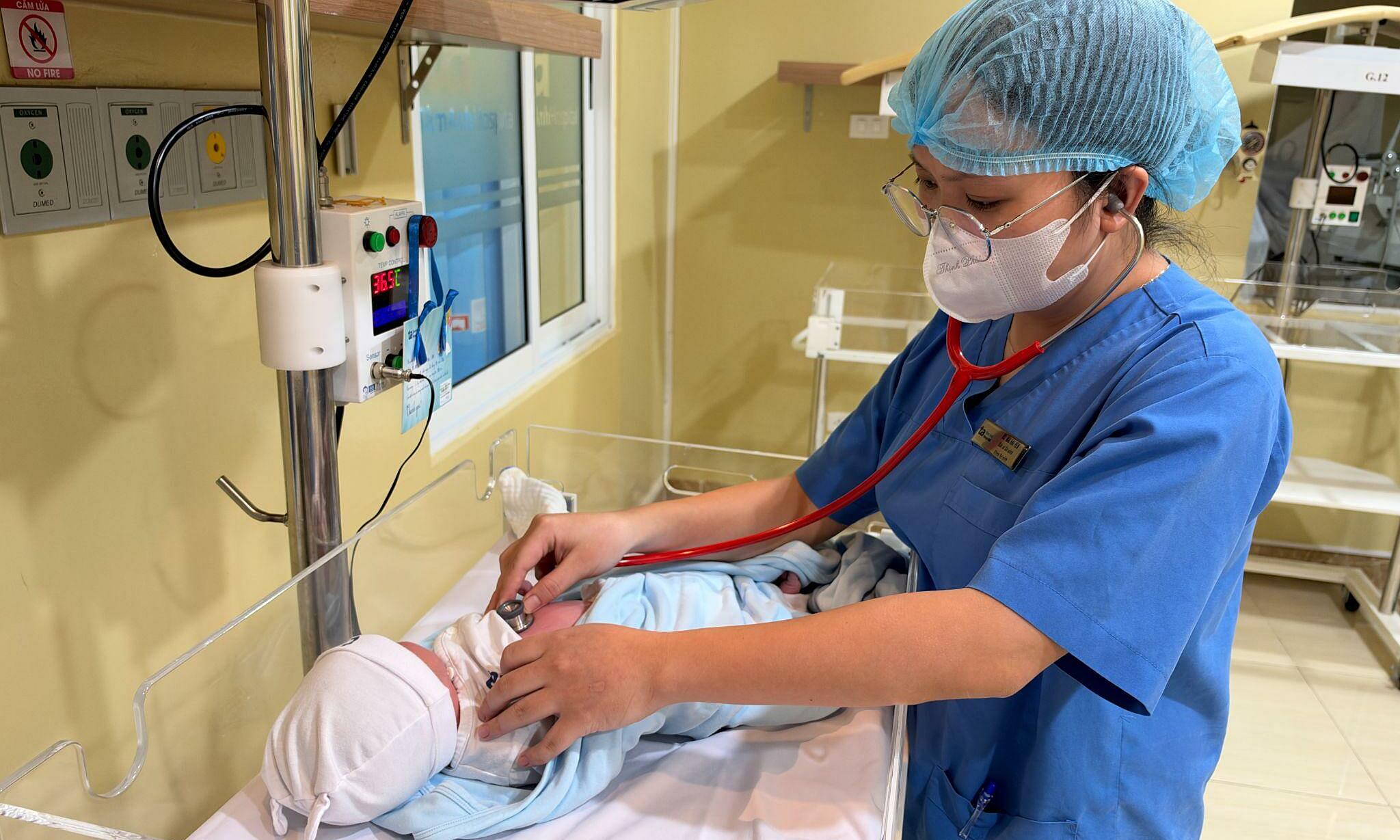 7-day-old baby develops bacterial pneumonia