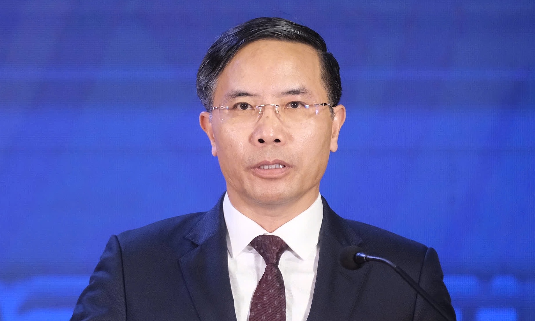 State bank governor: internships must be more than 'making tea and pouring water'