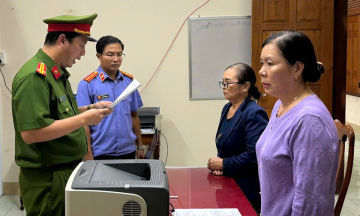 Six former kindergarten teachers charged in fake contract scheme