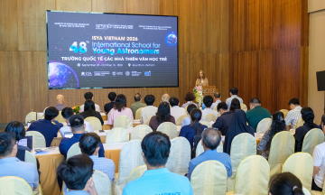 32 students trained as astronomers