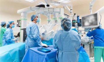 60-year-old overseas Vietnamese saved from bilateral pulmonary artery blockage