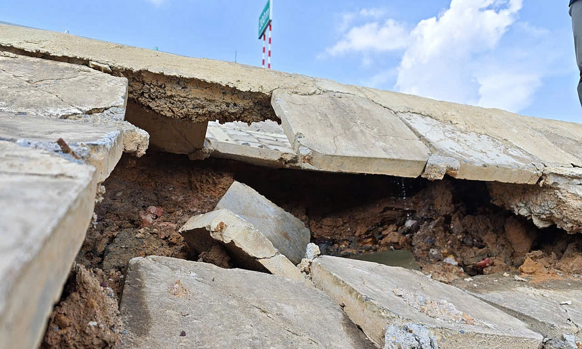 Bien Hoa - Vung Tau expressway develops cracks