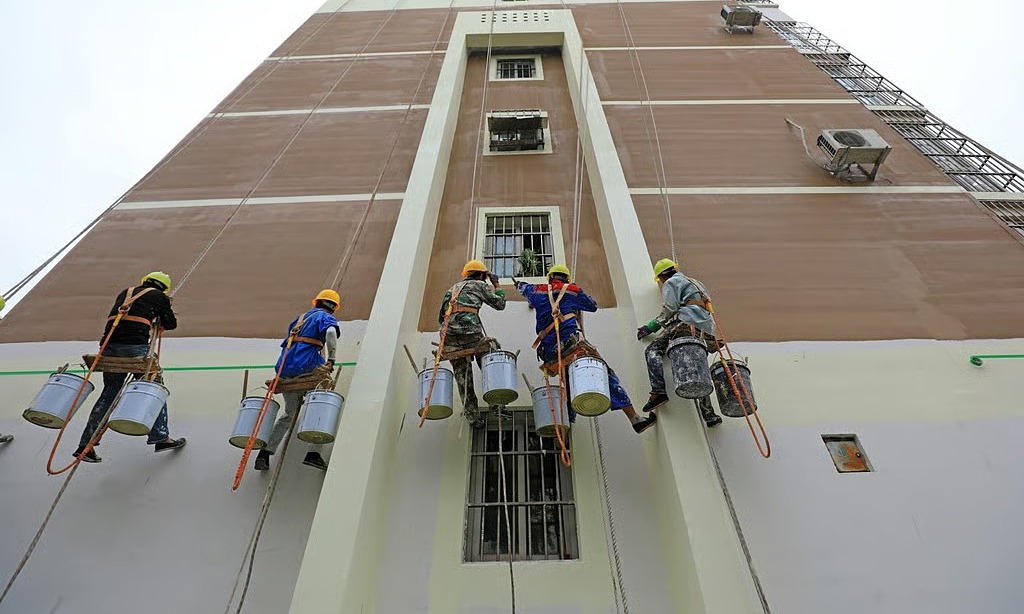 Construction worker's safety rope cut for clothesline