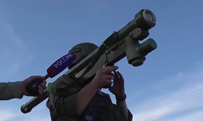 Russian soldiers use mysterious shoulder-fired anti-aircraft missile