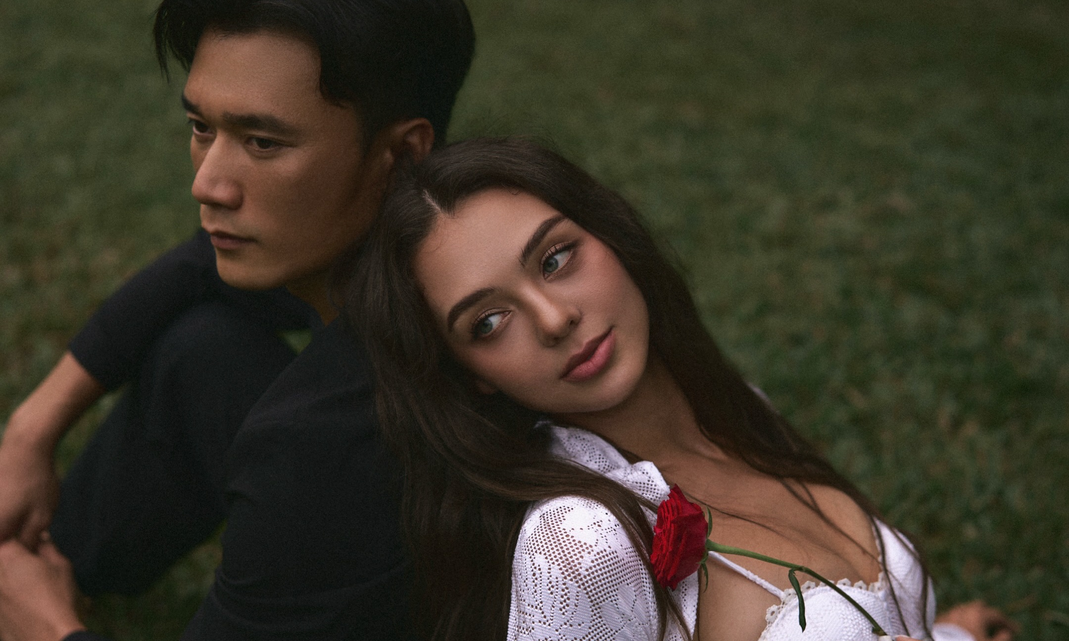 Dianka's alluring fashion alongside Bui Tien Dung