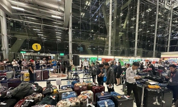 Thousands wait 5-6 hours for luggage at Thailand airport