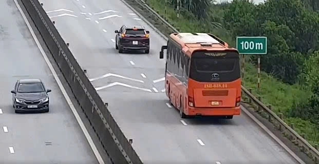 Adding 0-50-100 m signs does not resolve safe distance issues