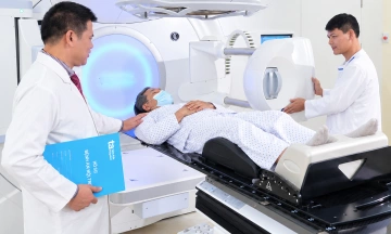 Targeted radiation therapy for lung cancer