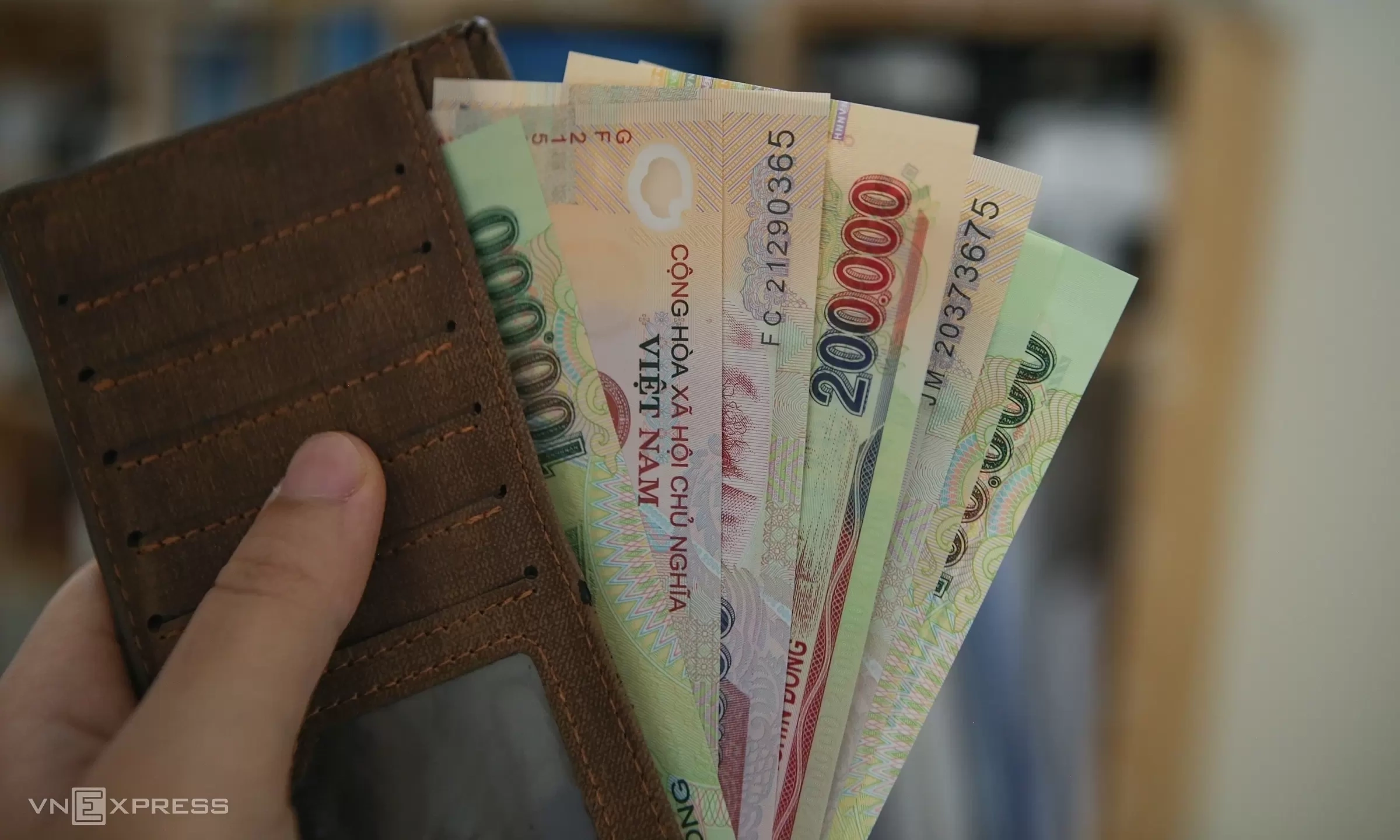 Publicize names of schools with excessive fees within three days