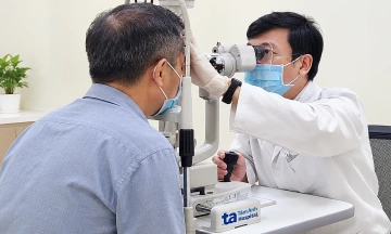 Double vision caused by 6th cranial nerve palsy