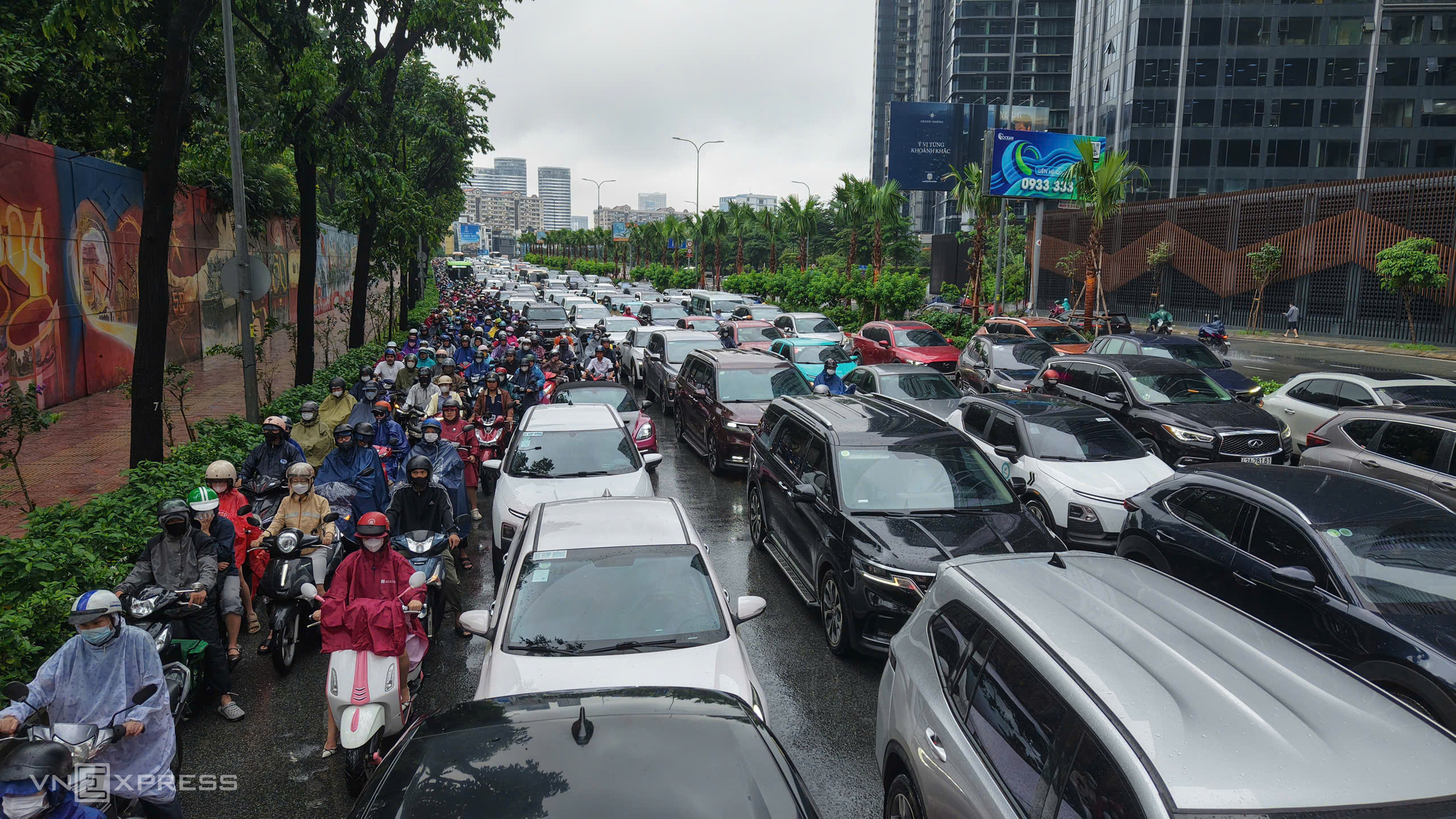 Traffic in TP HCM chaotic after heavy rain
