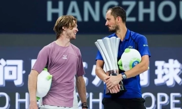 Medvedev apologizes to opponent after Hangzhou championship win